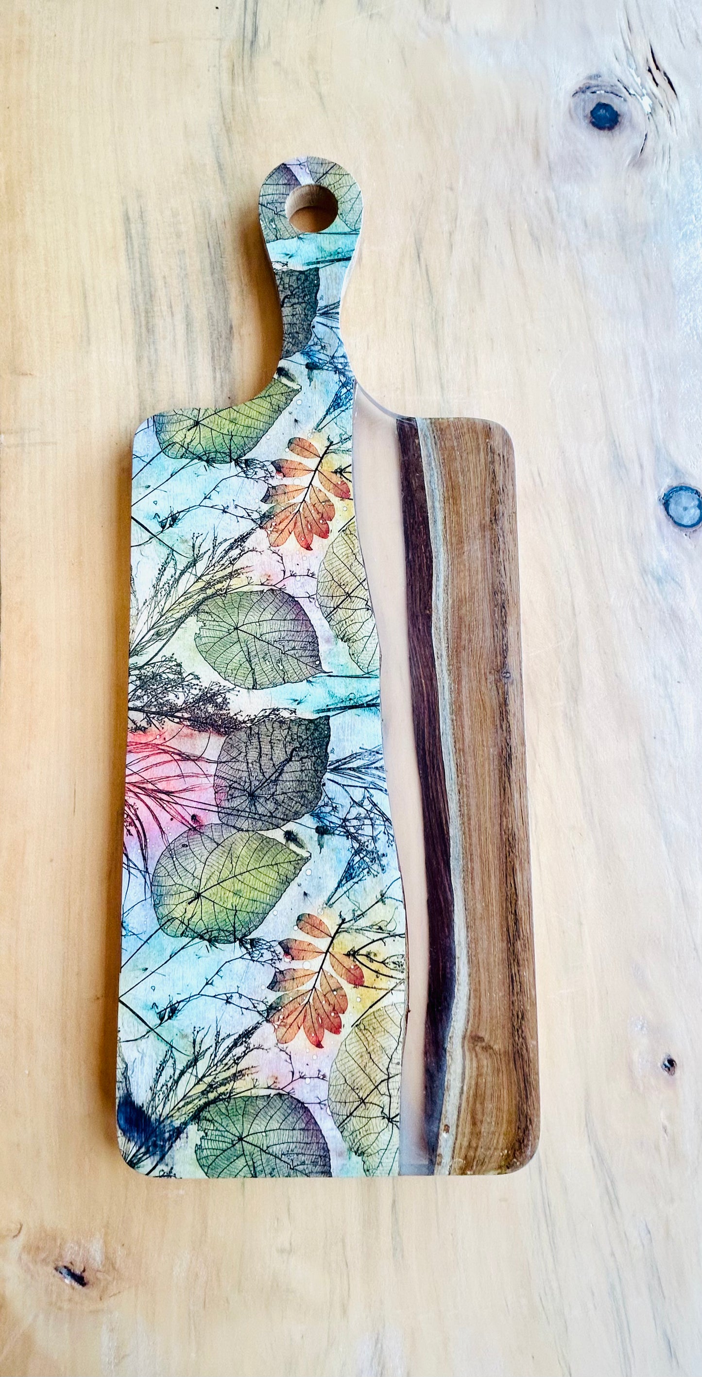 Wood and Resin Serving Board - Leaf Essence